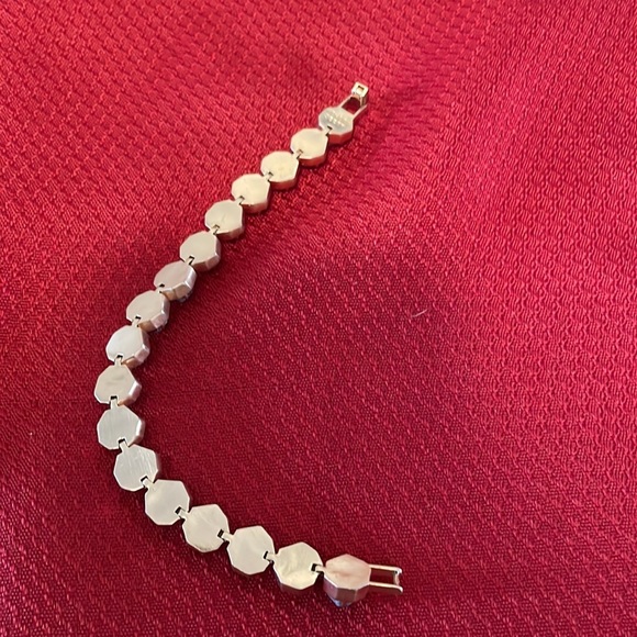Kendra Scott stone bracelet in gold setting - Picture 3 of 5